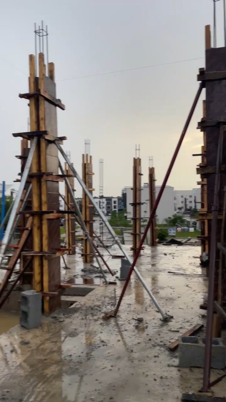 Metal columns and structural work on EasyLease site